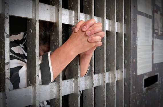 Mơ đi tù đánh số mấy? Giải mã giấc mơ đi tù và ý nghĩa trong cuộc sống Ku11